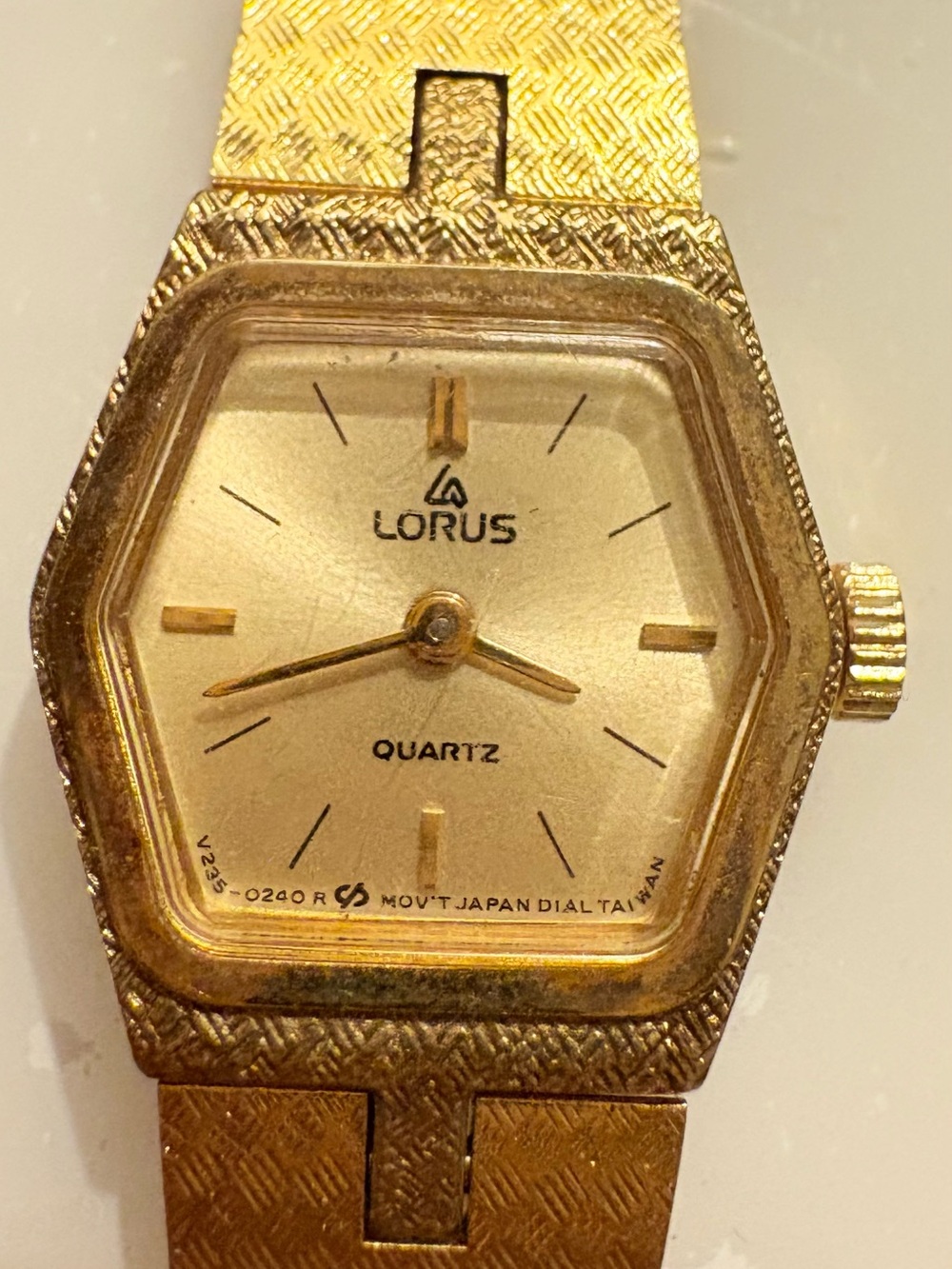 Lorus V235-5080 Quartz
Analog Women's Gold Tone
Hexagon Bracelet Watch
